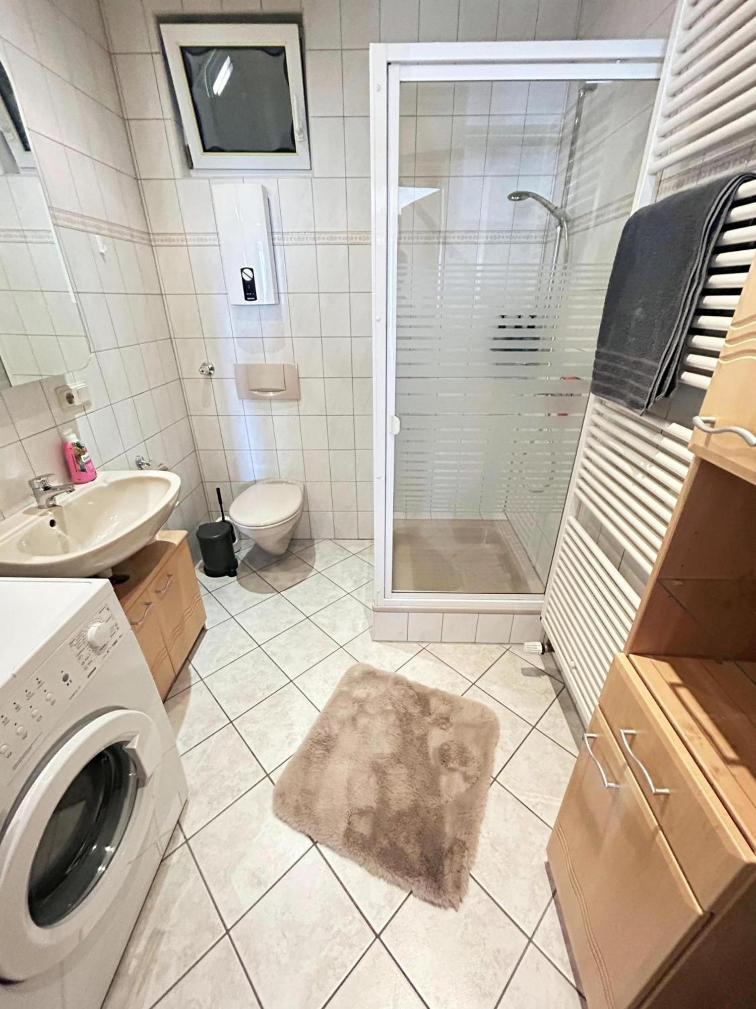 35qm 4 Personen Zentral! Kino! Kueche! Wallbox! Raeder, Eg Appartement *